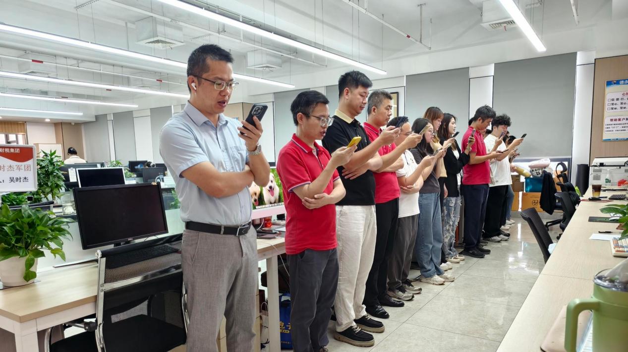 德永信财税集团全员早读现场