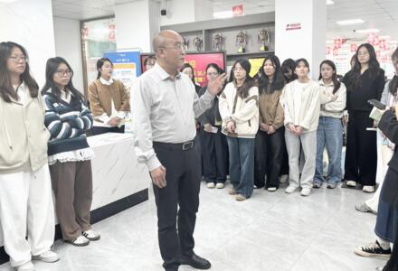 德永信党委组织文化长廊学习，以“持续改善”铸高质量财税服务品牌